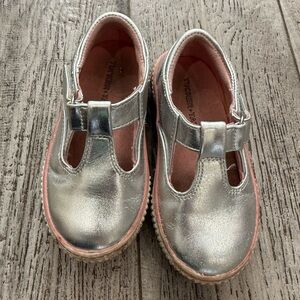 Great condition Tucker + Tate Silver Kids girls silver Shoes size 7